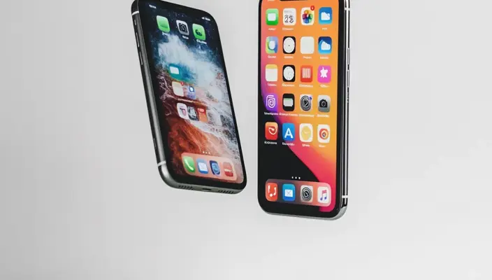 Shoutdigital Floating Ios And Android Devices Facing Each Oth 17786477 8F4d 4Ff7 Ac79 F726850b3340 2