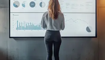 Shoutdigital A Person Standing By A Presentation Showing Boun C5e3e6cc 2Eca 4E0d 8136 3F2fb37f9853 0